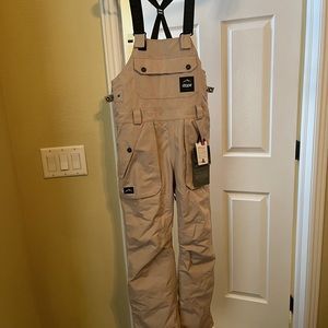 DOPE woman’s snowboard bibs.